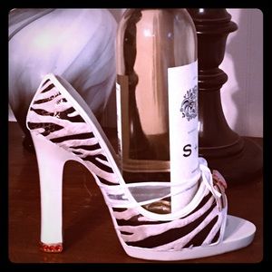 Fuzzy zebra print decorative wine holder